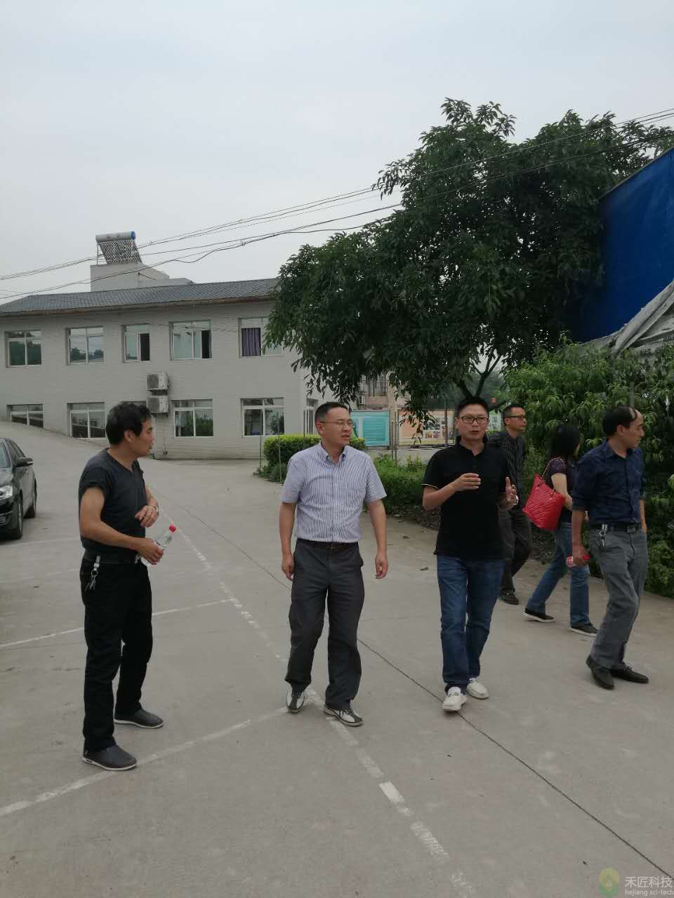 璧山漫寰農(nóng)莊照片（市農(nóng)委與璧山區(qū)農(nóng)委領(lǐng)導(dǎo)蒞臨現(xiàn)場參觀指導(dǎo)，并與用戶溝通）